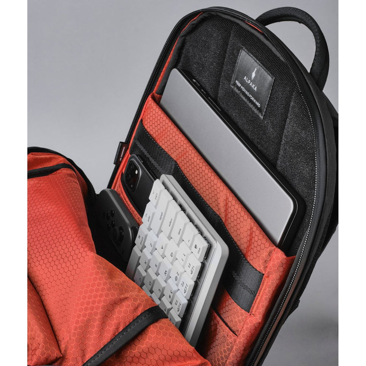 ALPAKA Elements Backpack Pro VX42 (Black)