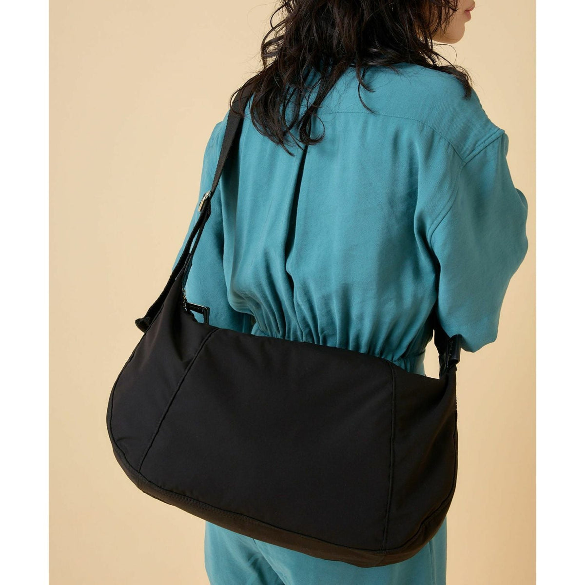 Anello Souffle Shoulder Bag (Black)