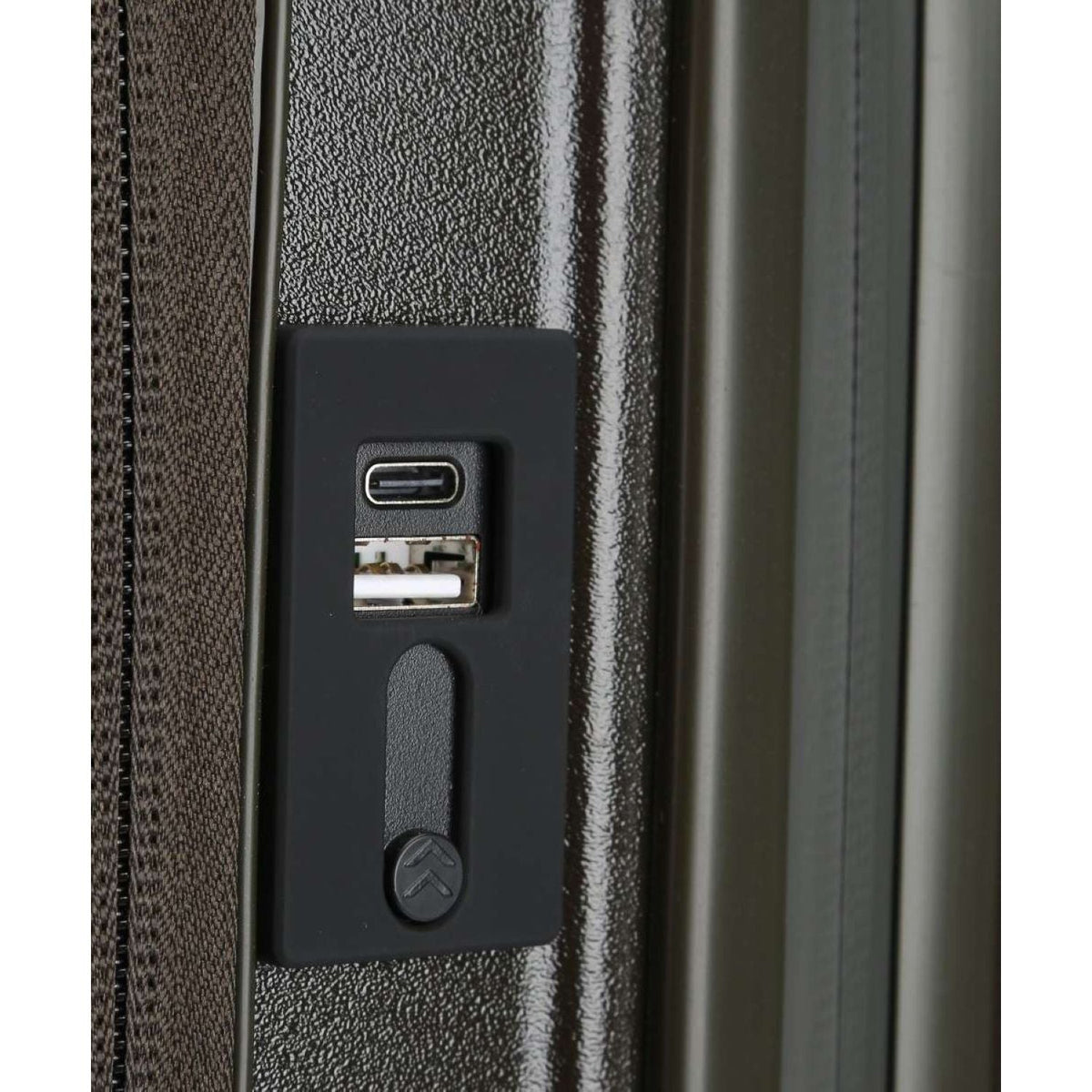 BRIC'S Bellagio V2 21" Carry On Luggage Spinner + Pocket with USB (Olive)
