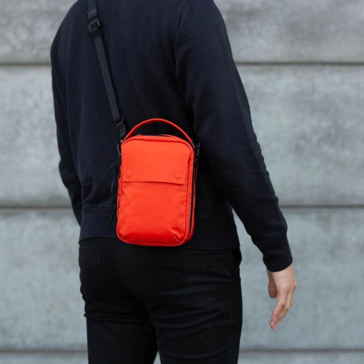 Black Ember (Limited Edition) Kompak Sling Bag 5L - Ember Orange
