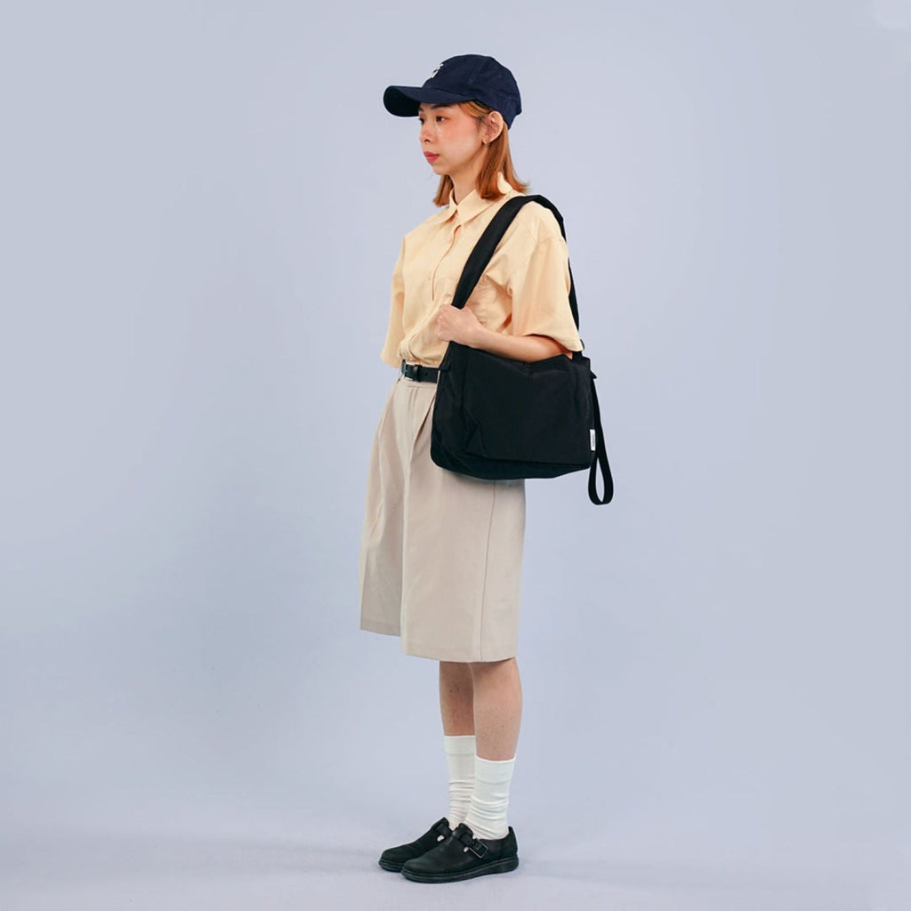 Hellolulu Nick 2 Way Drawstring Shoulder Bag (Black)