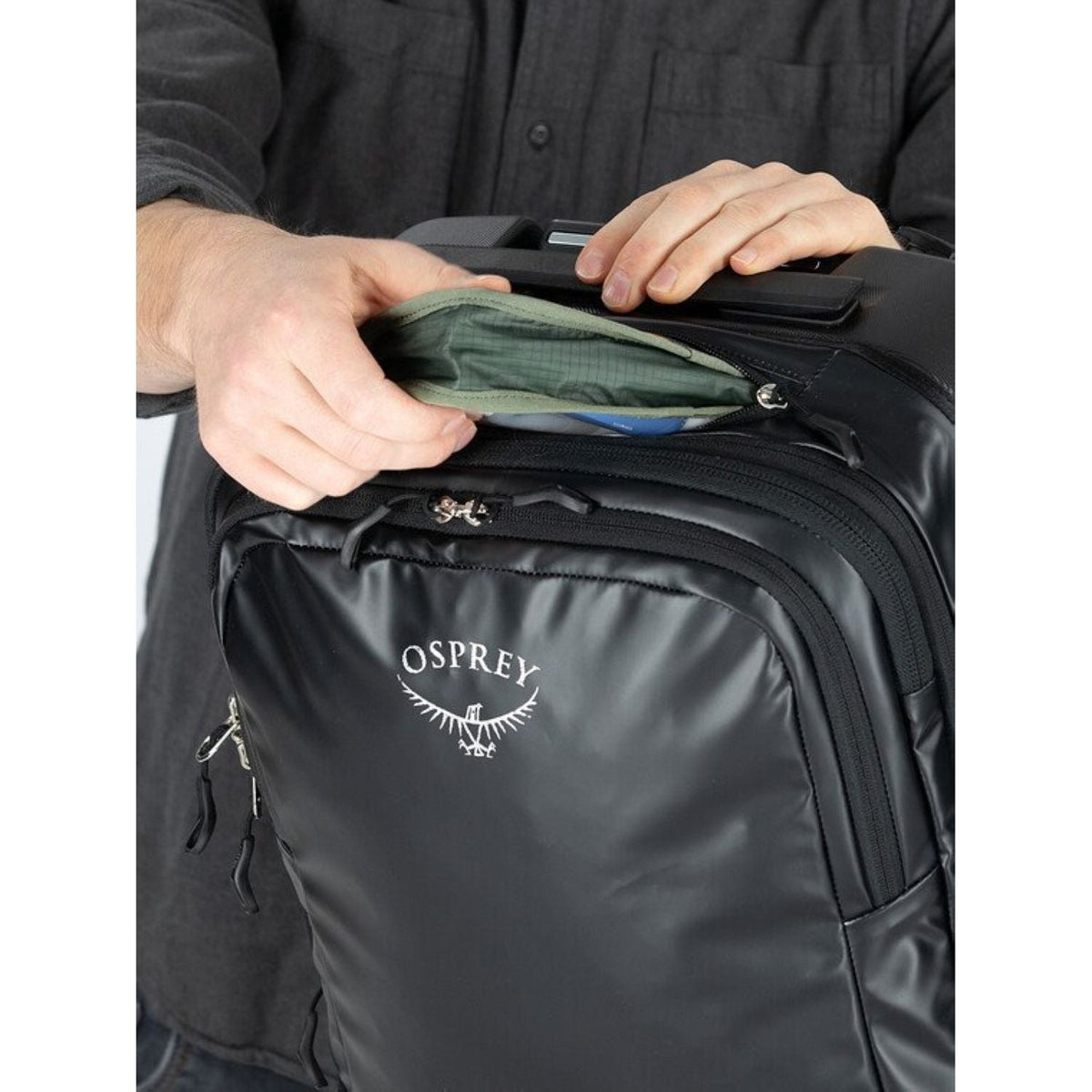 Osprey Transporter 4 Wheeled Hardside Hybrid 22"/36L - Black
