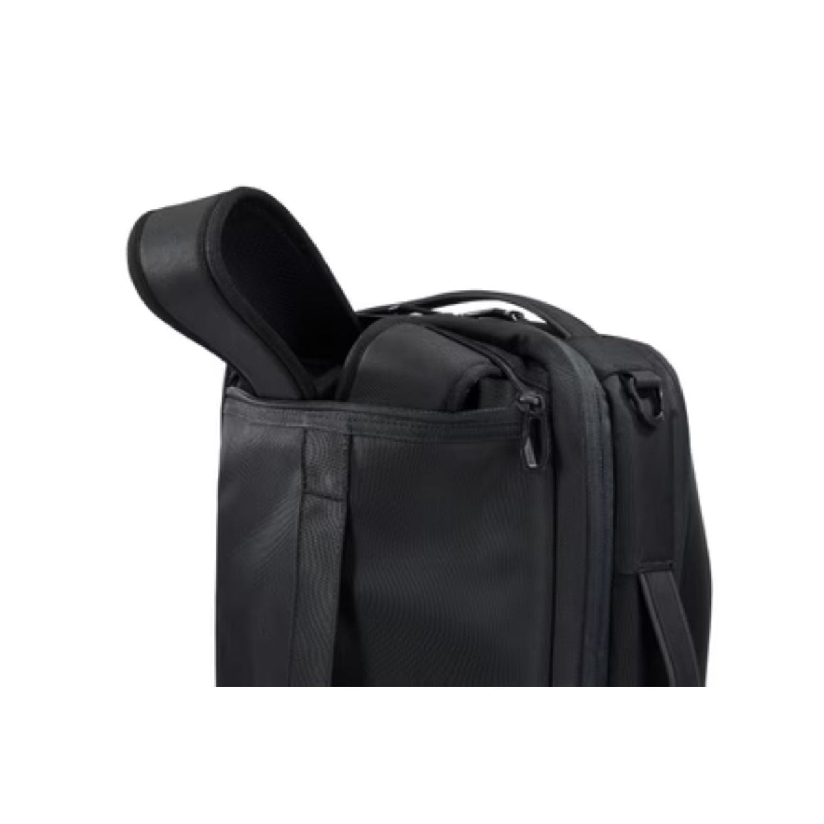 Thule Accent Recycled Convertible Backpack  17L - Black
