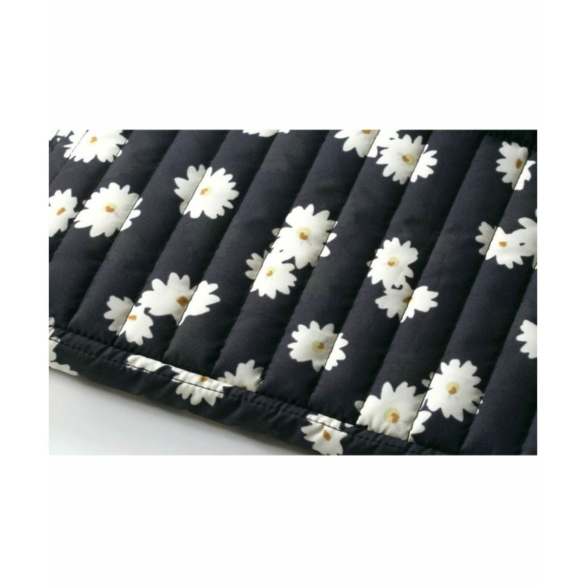 WPC Quilting Laptop Case L (15cm) Water Repellent (Floating Daisies Black)