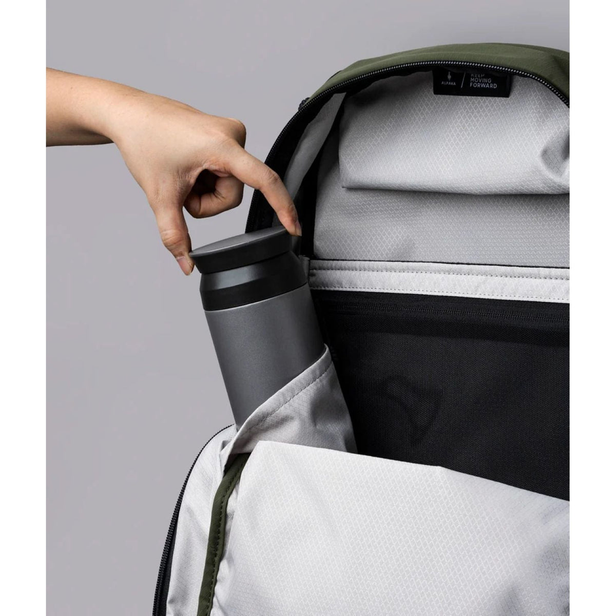 ALPAKA Essential Backpack Lite Axoflux 210D 16L (Green)