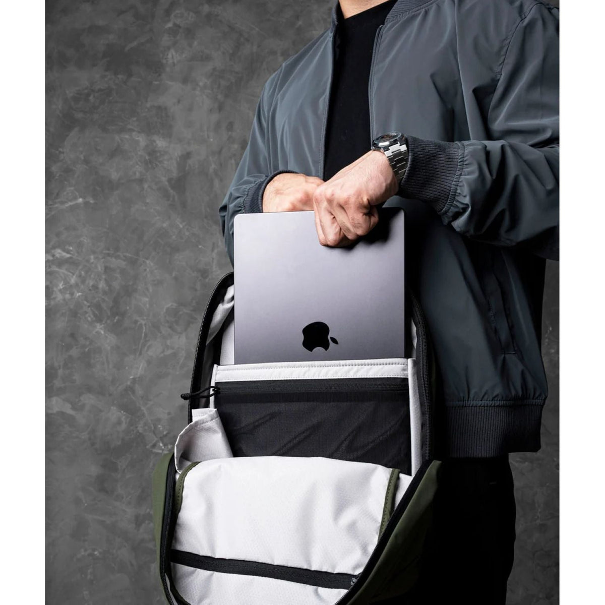 ALPAKA Essential Backpack Lite Axoflux 210D 16L (Green)