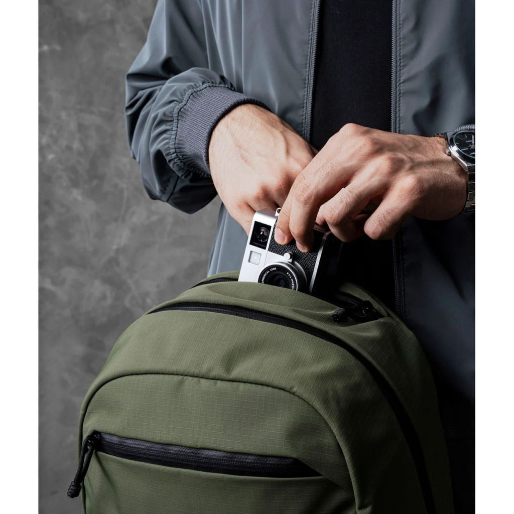 ALPAKA Essential Backpack Lite Axoflux 210D 16L (Olive Green)