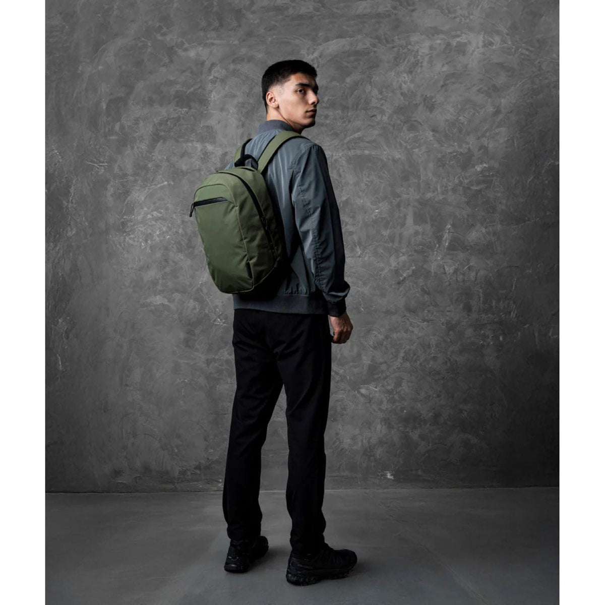 ALPAKA Essential Backpack Lite Axoflux 210D 16L (Olive Green)