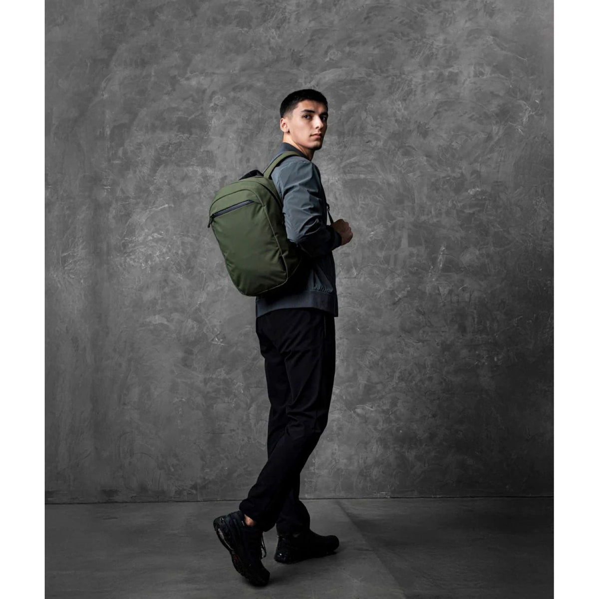 ALPAKA Essential Backpack Lite Axoflux 210D 16L (Olive Green)
