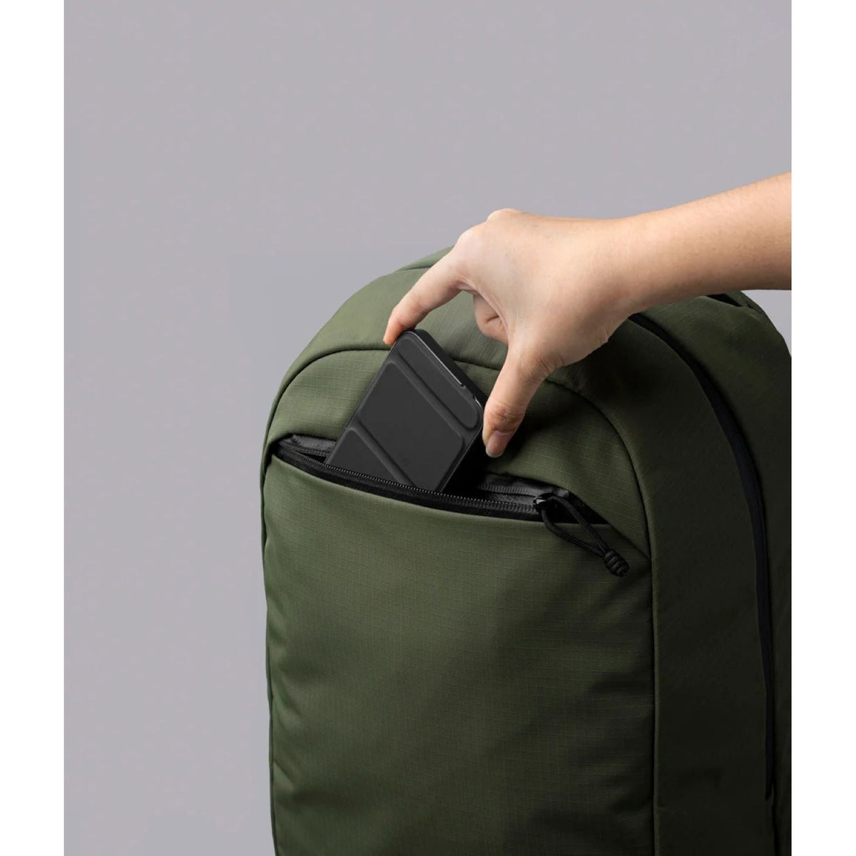 ALPAKA Essential Backpack Lite Axoflux 210D 16L (Olive Green)