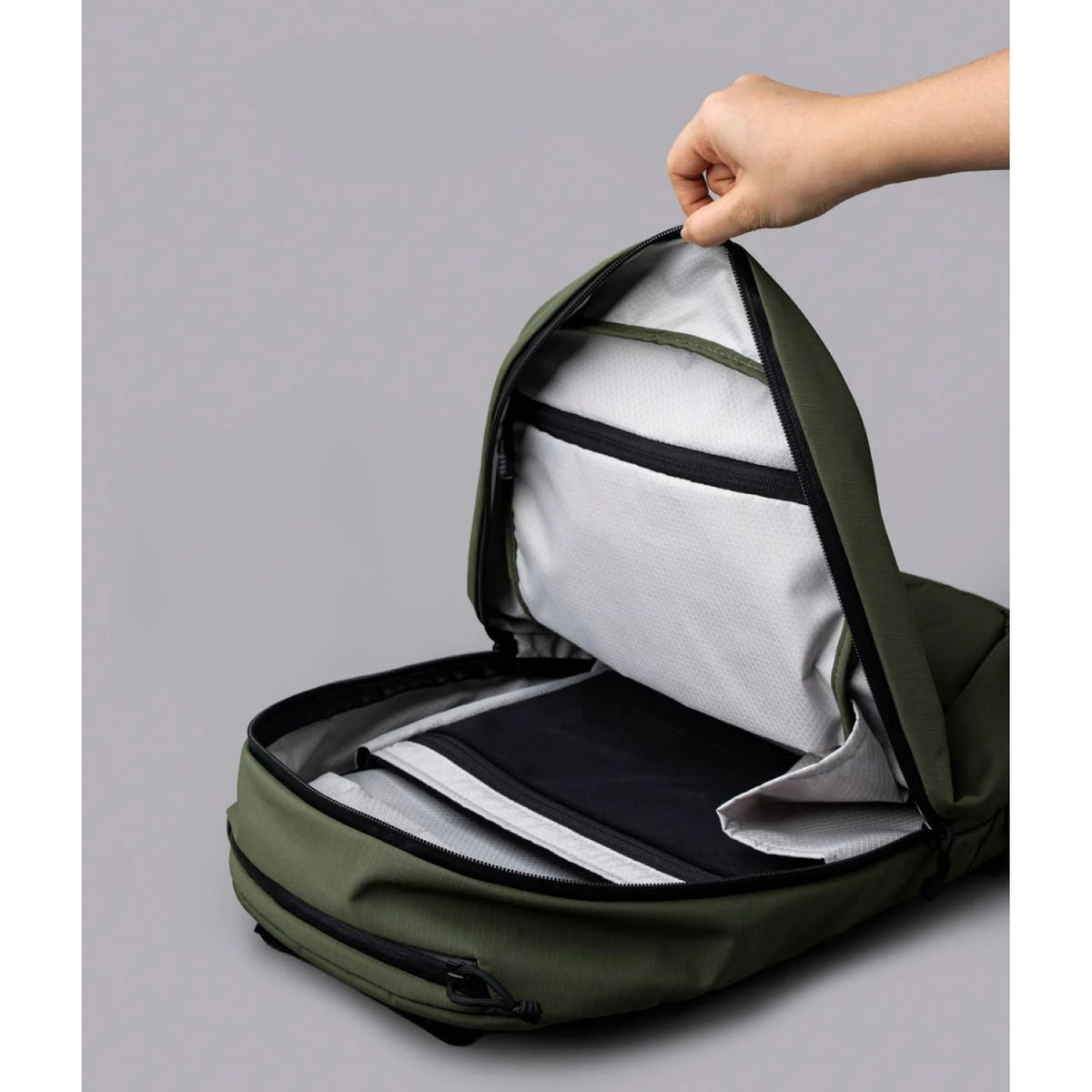 ALPAKA Essential Backpack Lite Axoflux 210D 16L (Olive Green)