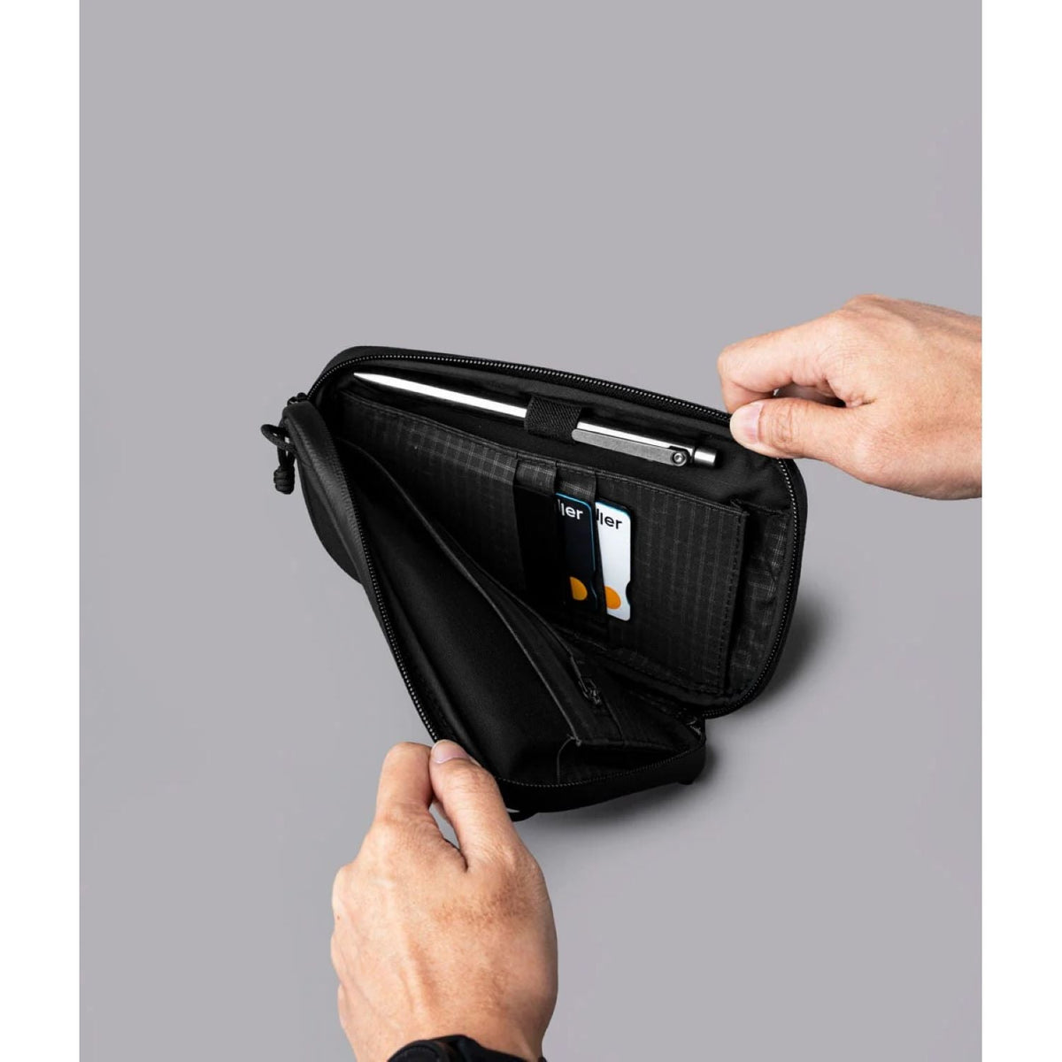 ALPAKA Bravo Passport Pouch Axoflux 210D (Black)