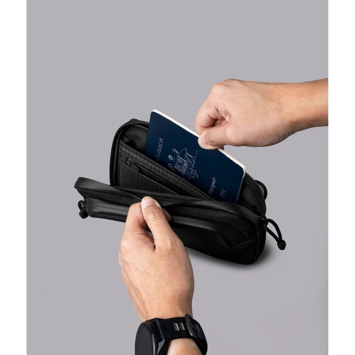 ALPAKA Bravo Passport Pouch Axoflux 210D (Black)