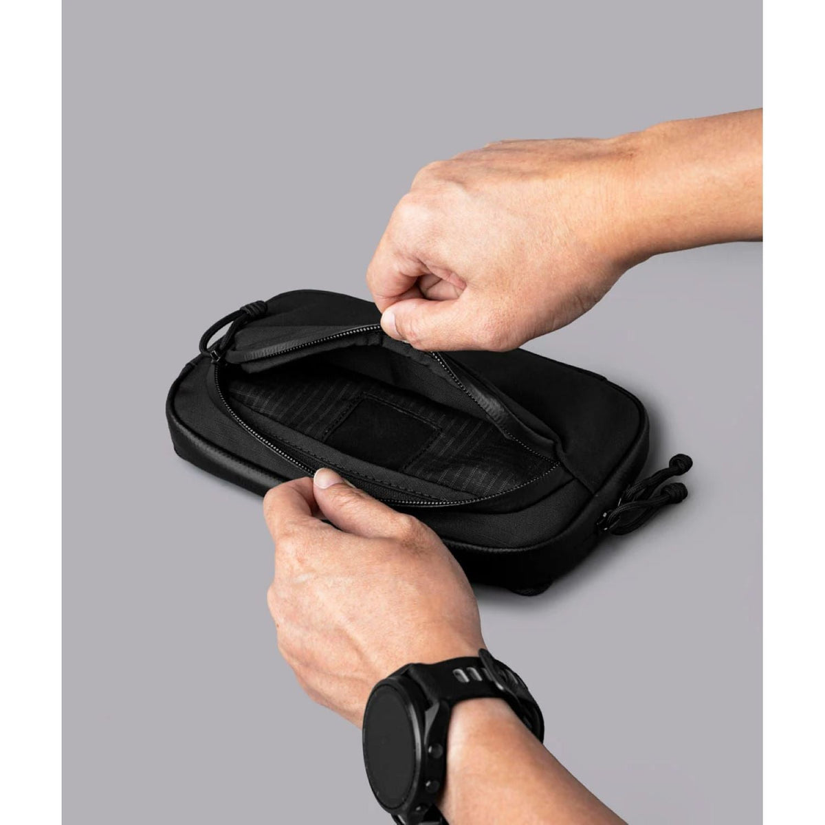 ALPAKA Bravo Passport Pouch Axoflux 210D (Black)