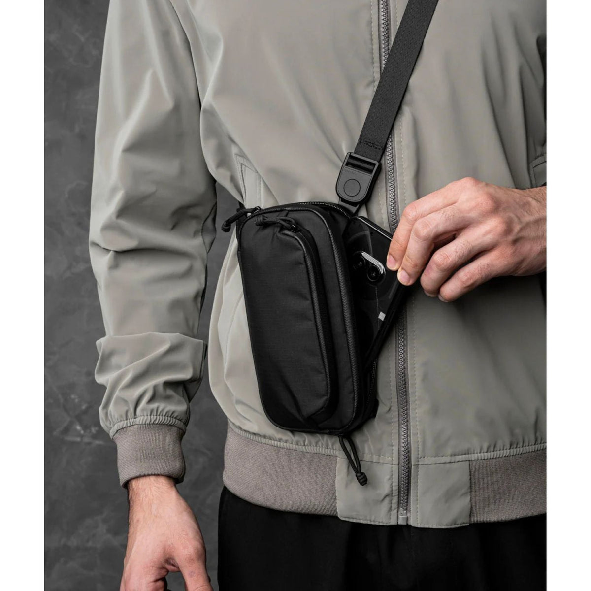 ALPAKA Bravo Passport Pouch Axoflux 210D (Black)