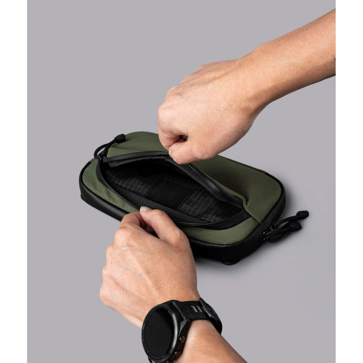 ALPAKA Bravo Passport Pouch Axoflux 210D (Green)