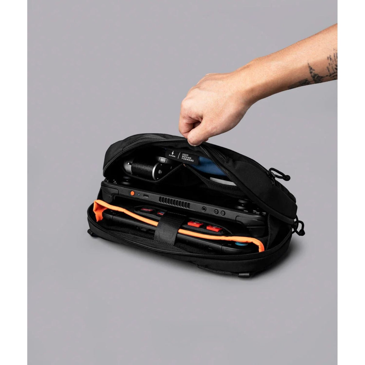 ALPAKA Eclipse Gaming Sling Axoflux 400D Washed Nylon (Black)