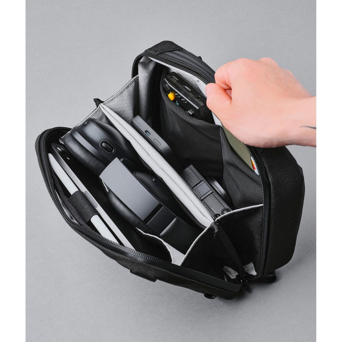 ALPAKA Elements Tech Case Max Axoflux 600D (Black)