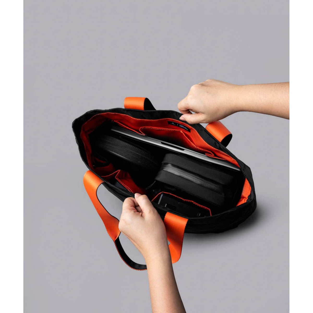 ALPAKA Elements Tote Bag (M) Ecopak EPLX200 (Black Knight)