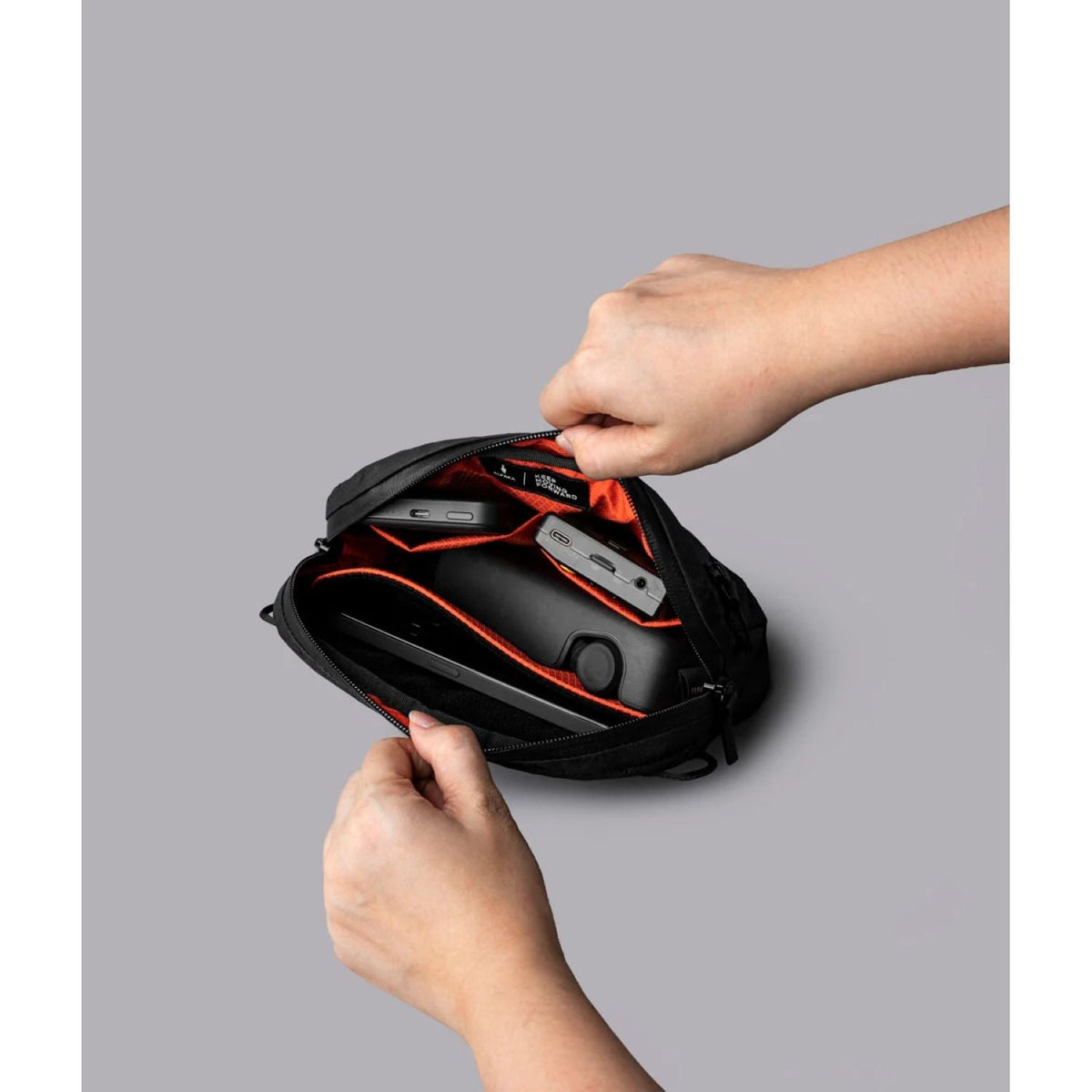 ALPAKA Flight Sling 1L Ultradyne 100D (Black)