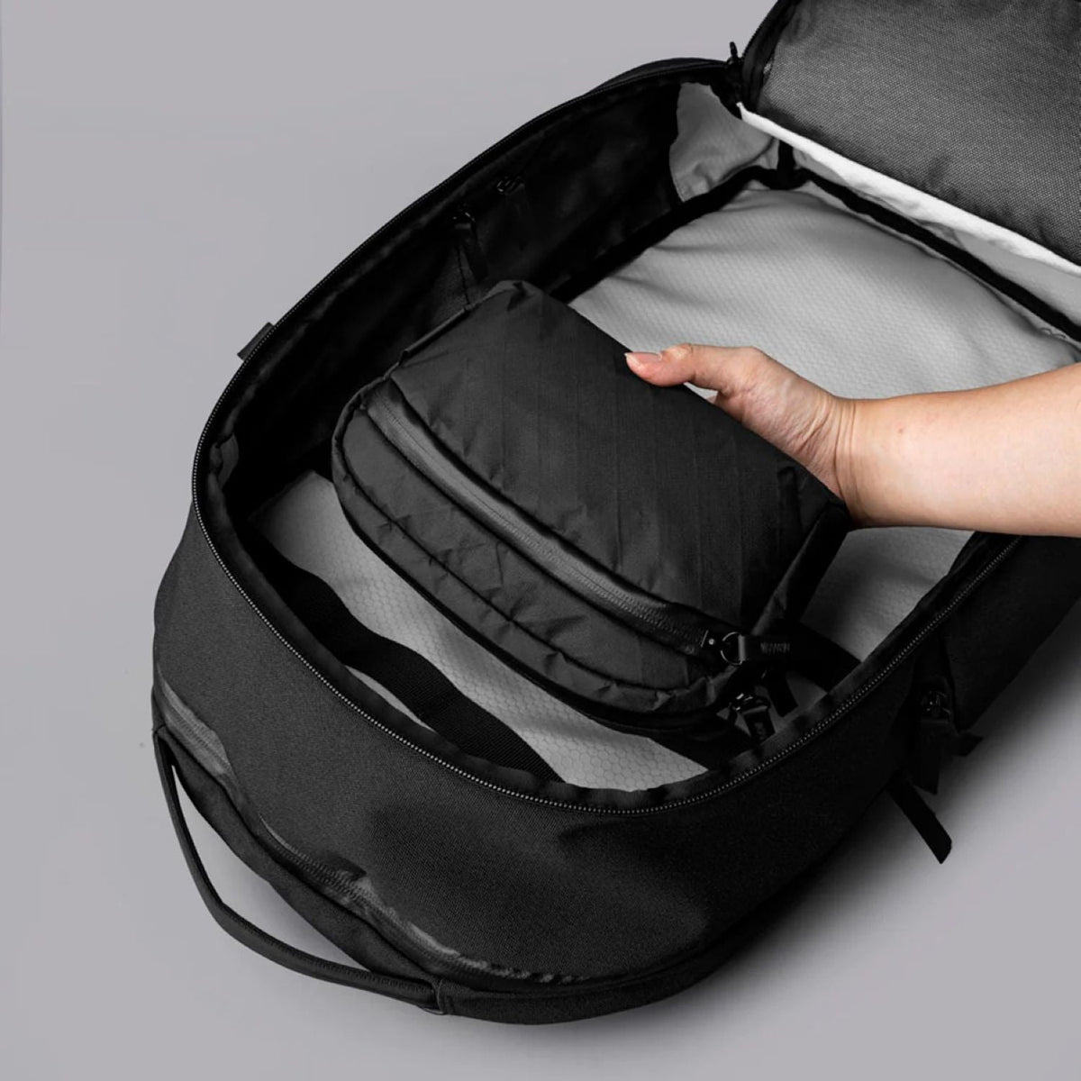 ALPAKA Flight Sling 1L Ultradyne 100D (Black)