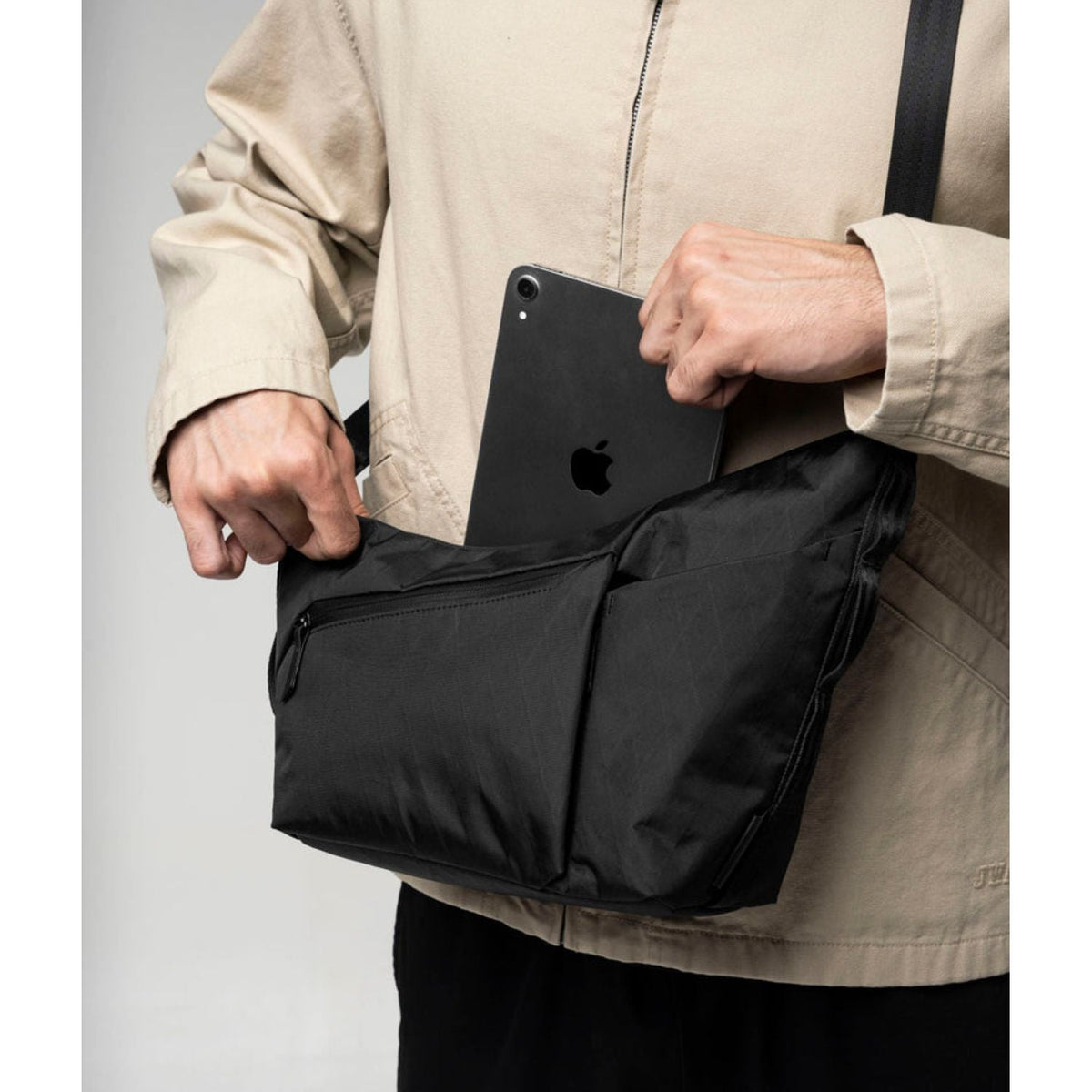 ALPAKA Flow Satchel 4L X-Pac X42 (Black)