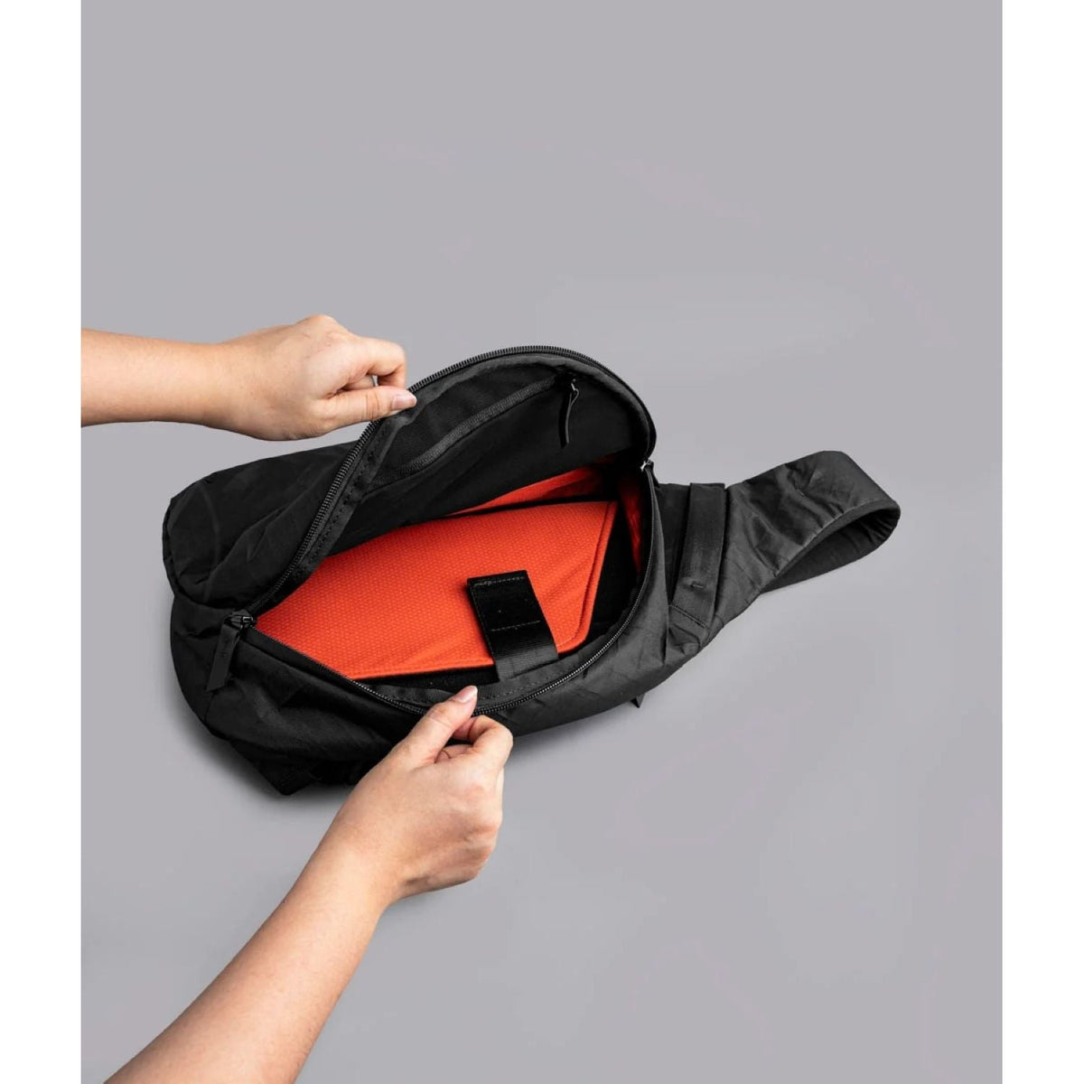 ALPAKA Metro Crossbody Left Shoulder Ultradyne 100D (Black)