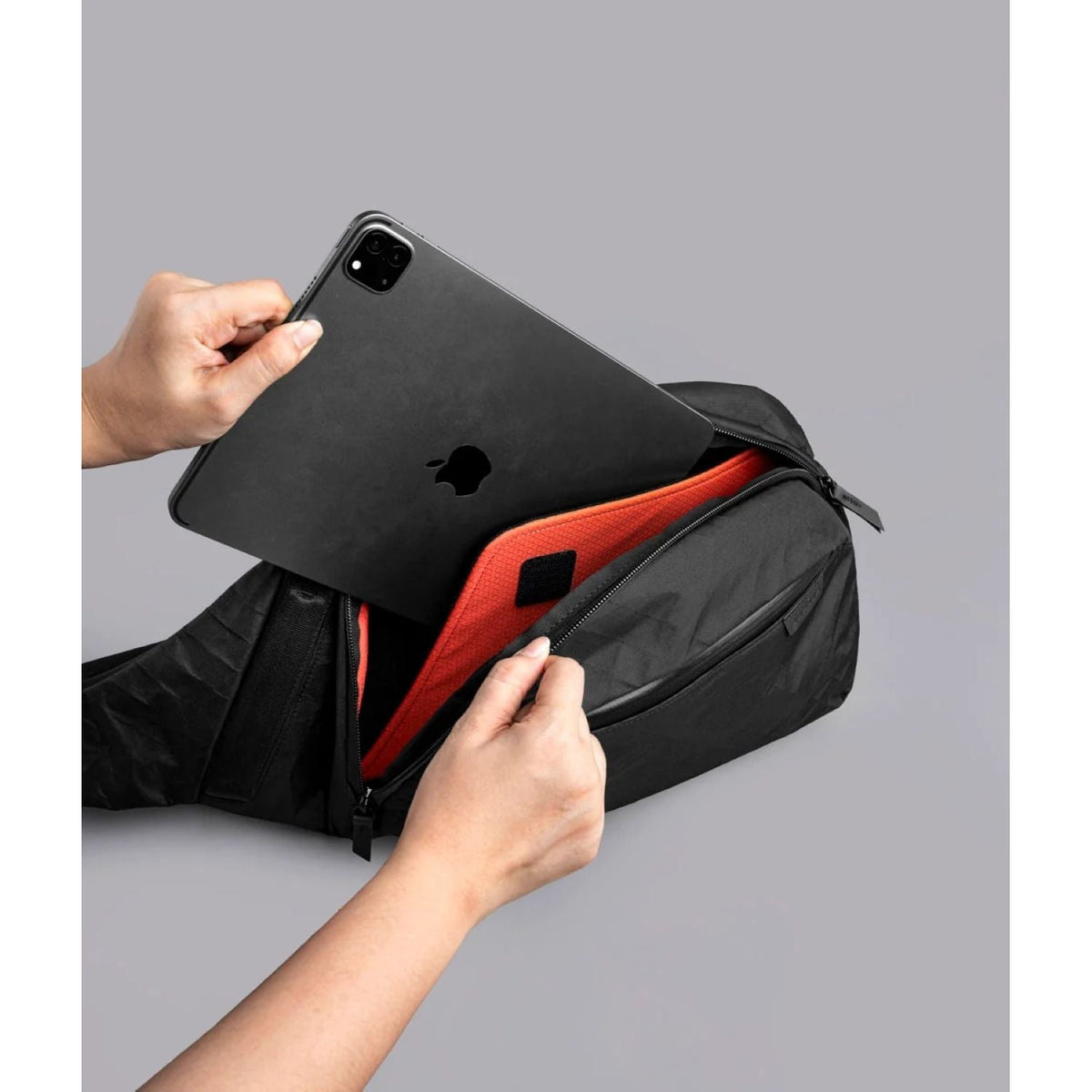 ALPAKA Metro Crossbody Left Shoulder Ultradyne 100D (Black)