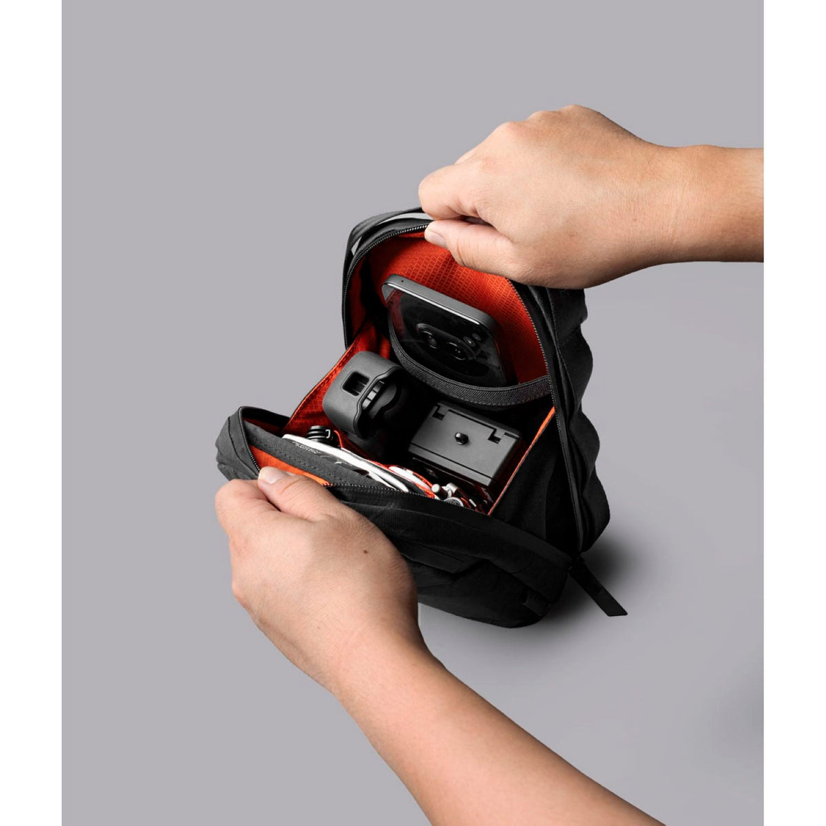 ALPAKA Metro Sling V2 Ultradyne 100D (Black)