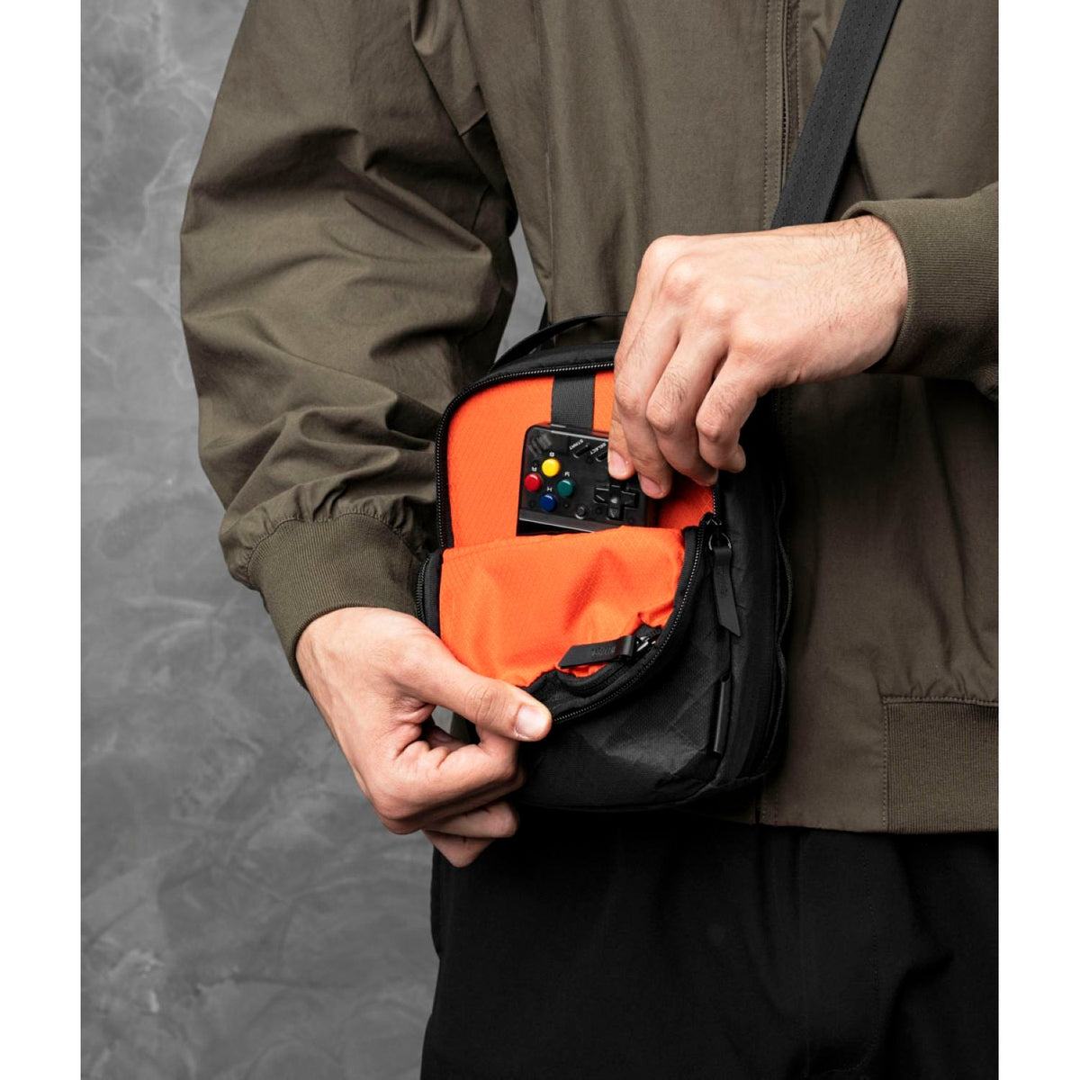 ALPAKA Metro Sling V2 Ultradyne 100D (Black)