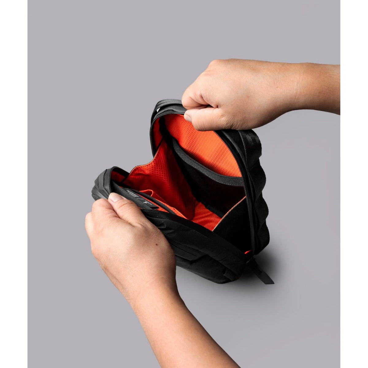 ALPAKA Metro Sling V2 Ultradyne 100D (Black)