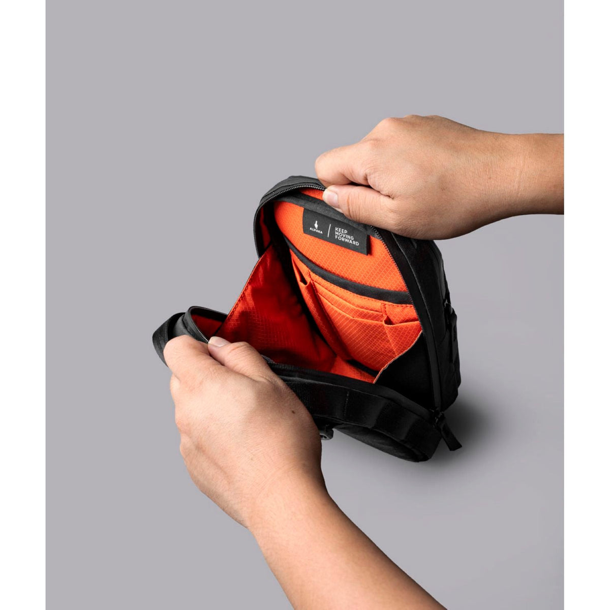 ALPAKA Metro Sling V2 Ultradyne 100D (Black)