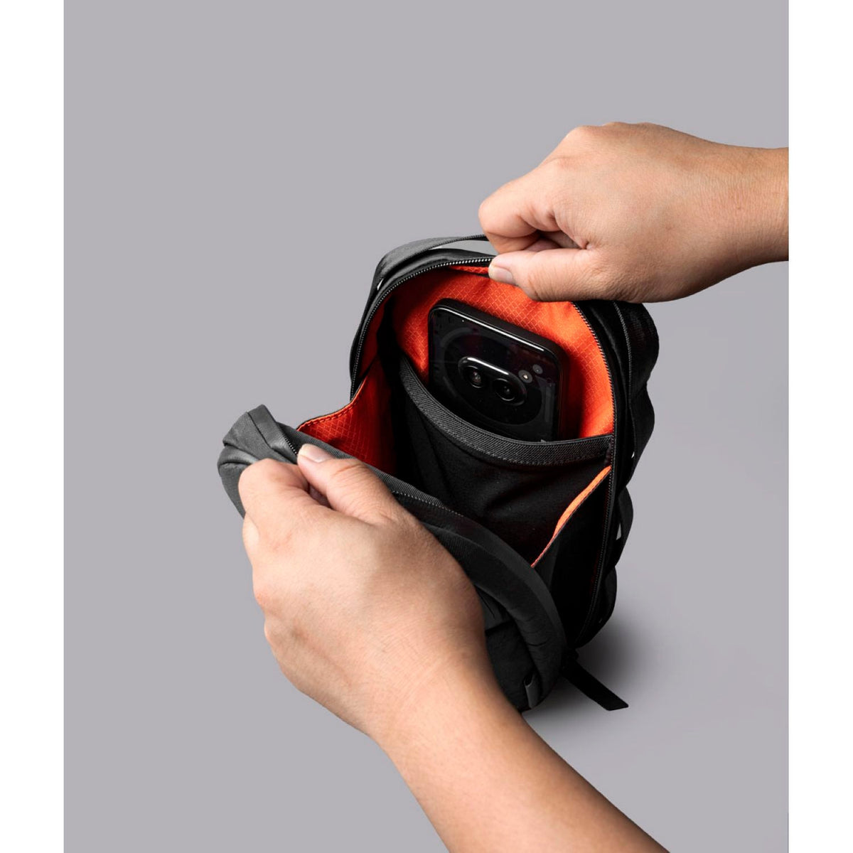 ALPAKA Metro Sling V2 Ultradyne 100D (Black)