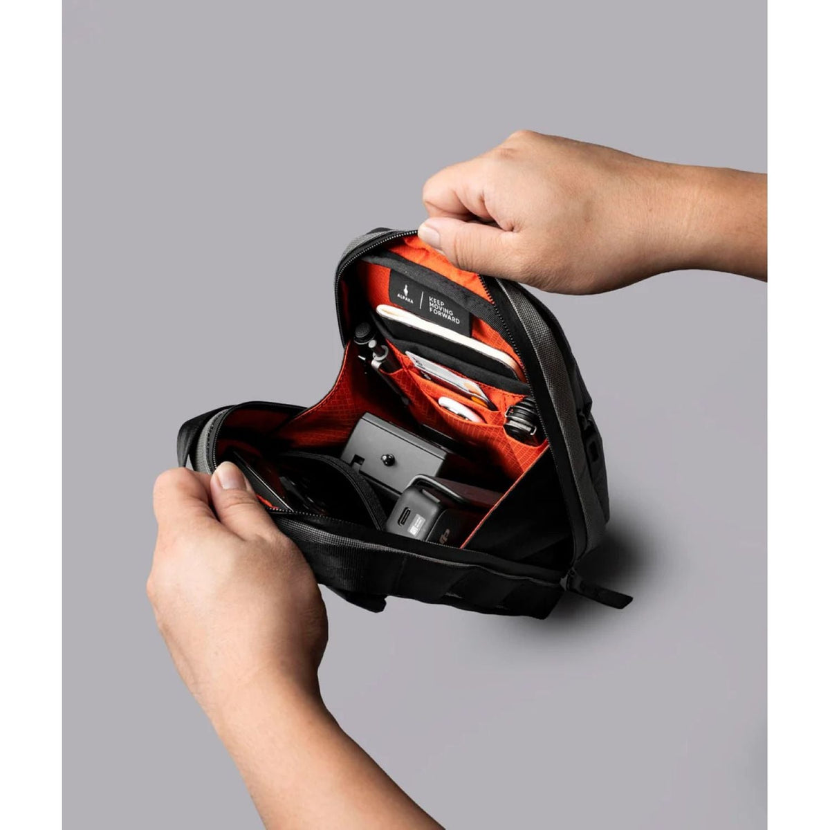 ALPAKA Metro Sling V2 Ultradyne 100D (Grey)