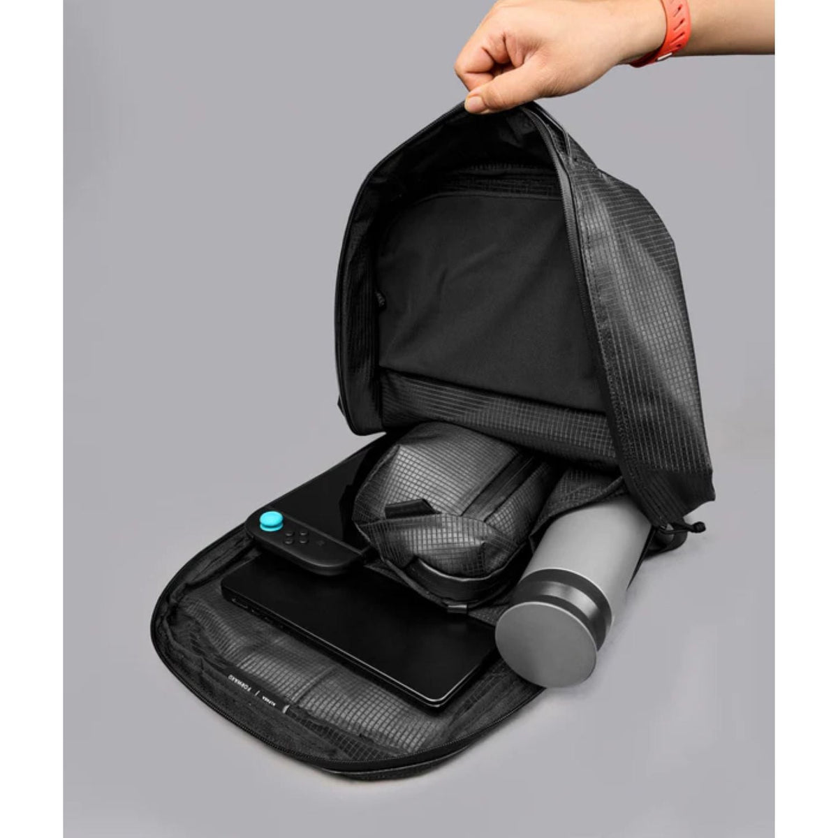 ALPAKA Momentum Backpack Axodyne Hybrid (Black)