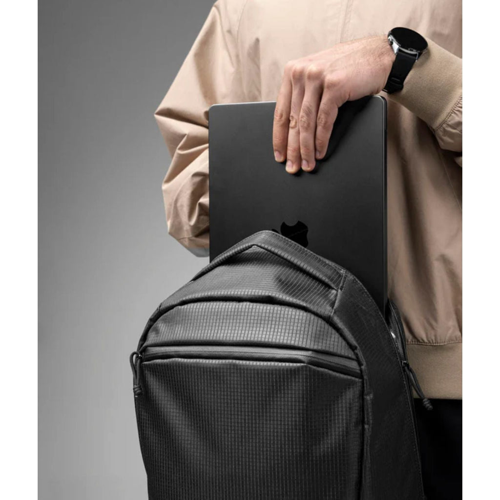 ALPAKA Momentum Backpack Axodyne Hybrid (Black)