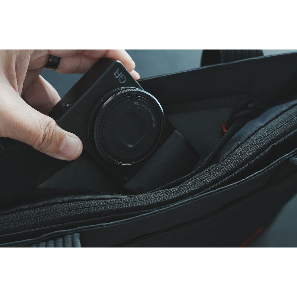 ALPAKA Vertigo Tote Slashmode Edition Axogrid 210D (Black)