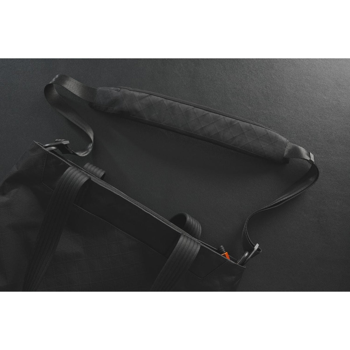 ALPAKA Vertigo Tote Slashmode Edition Axogrid 210D (Black)