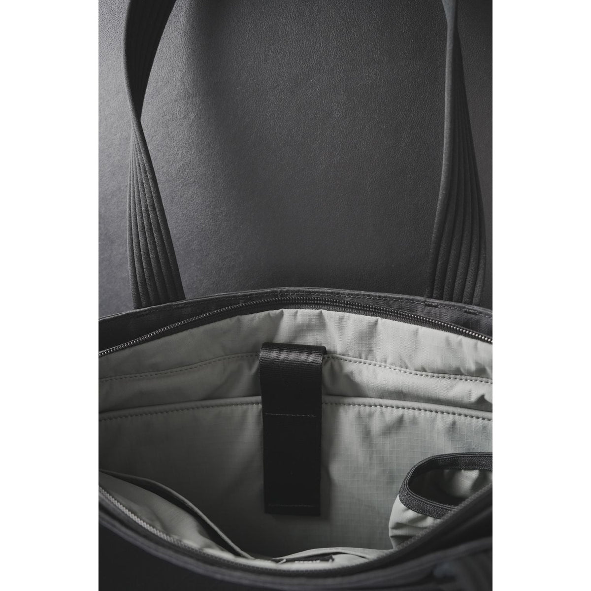 ALPAKA Vertigo Tote Slashmode Edition Axogrid 210D (Black)