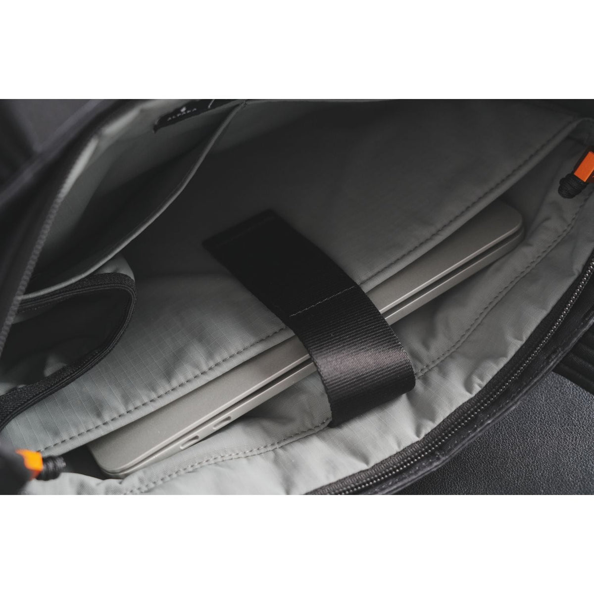 ALPAKA Vertigo Tote Slashmode Edition Axogrid 210D (Black)