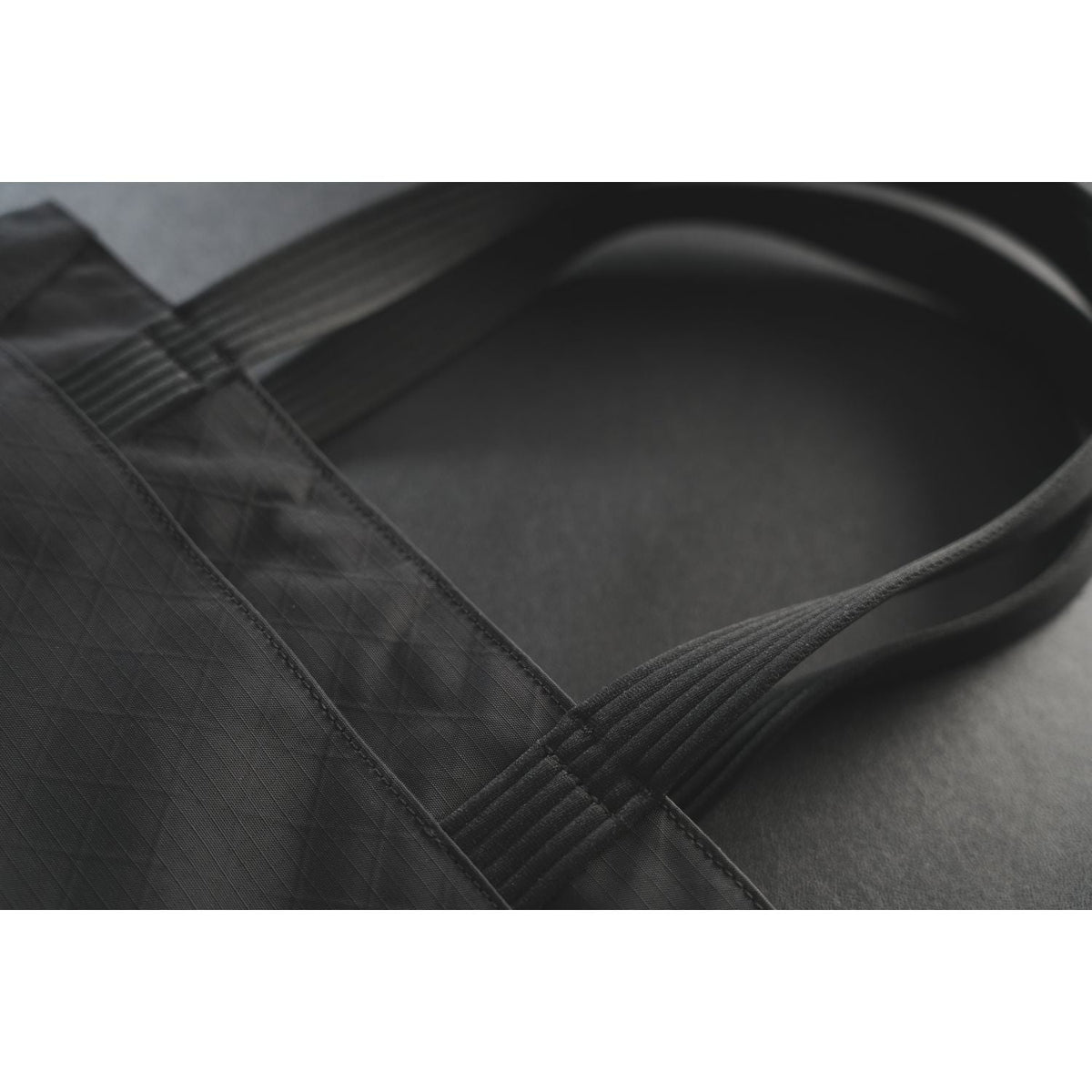 ALPAKA Vertigo Tote Slashmode Edition Axogrid 210D (Black)
