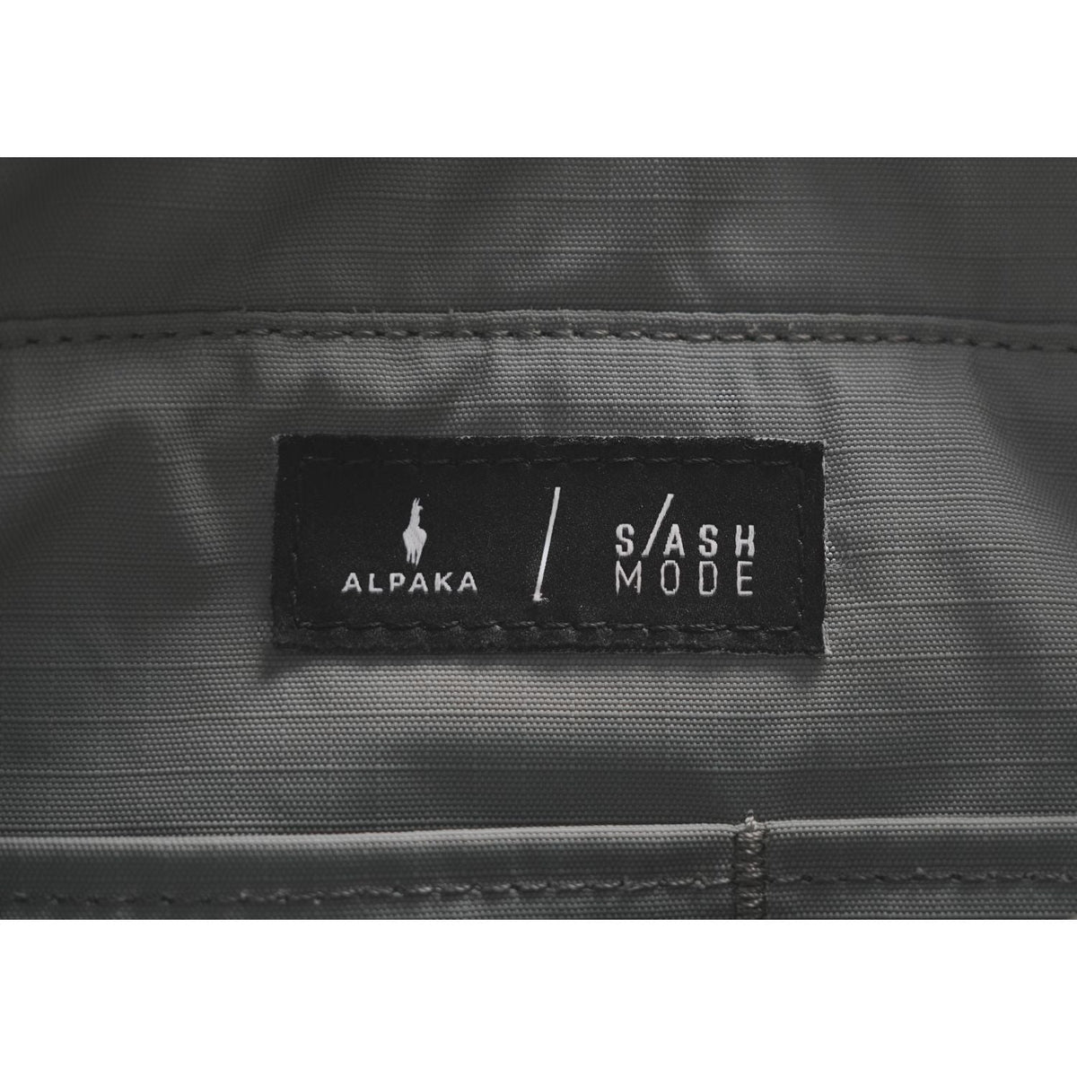 ALPAKA Vertigo Tote Slashmode Edition Axogrid 210D (Black)