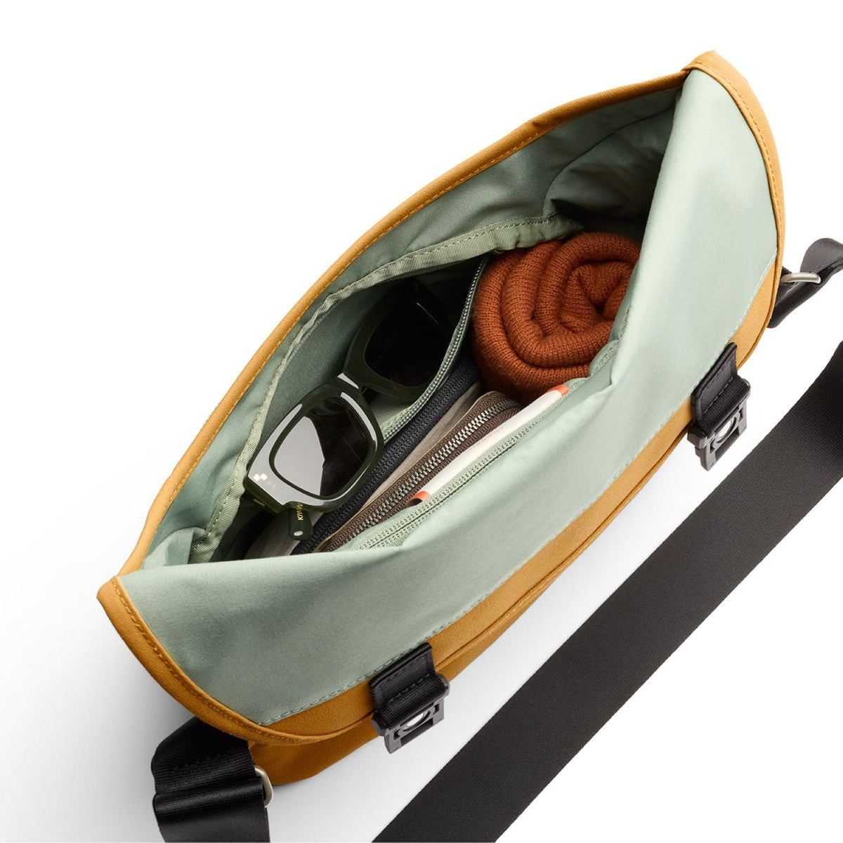 Bellroy Classic Messenger 6L - Camel