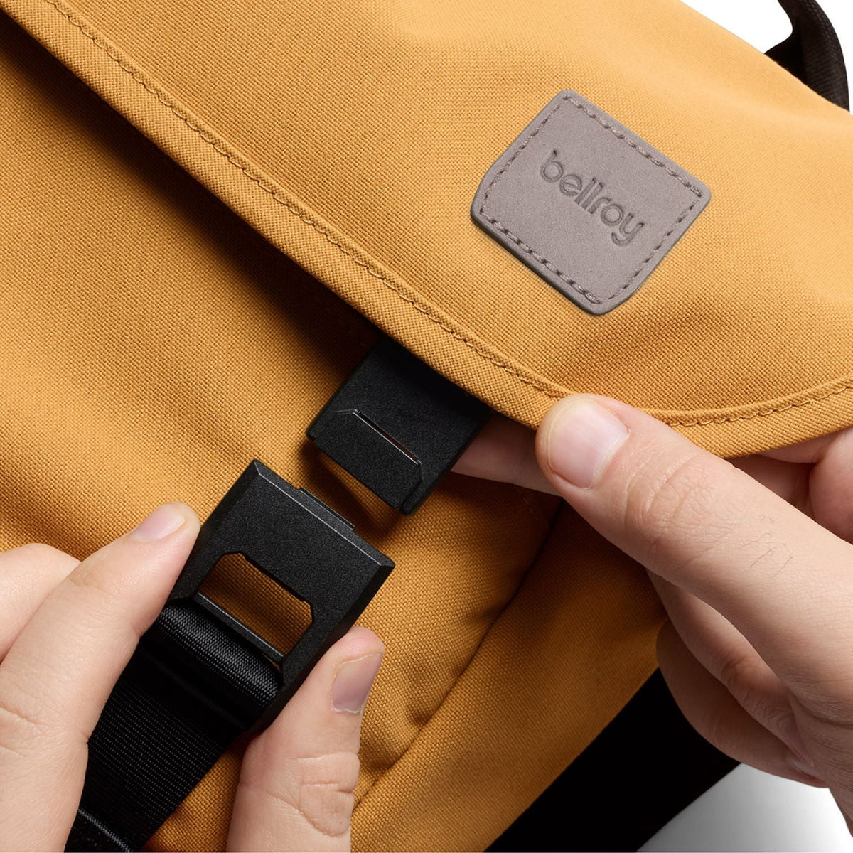 Bellroy Classic Messenger 6L - Camel