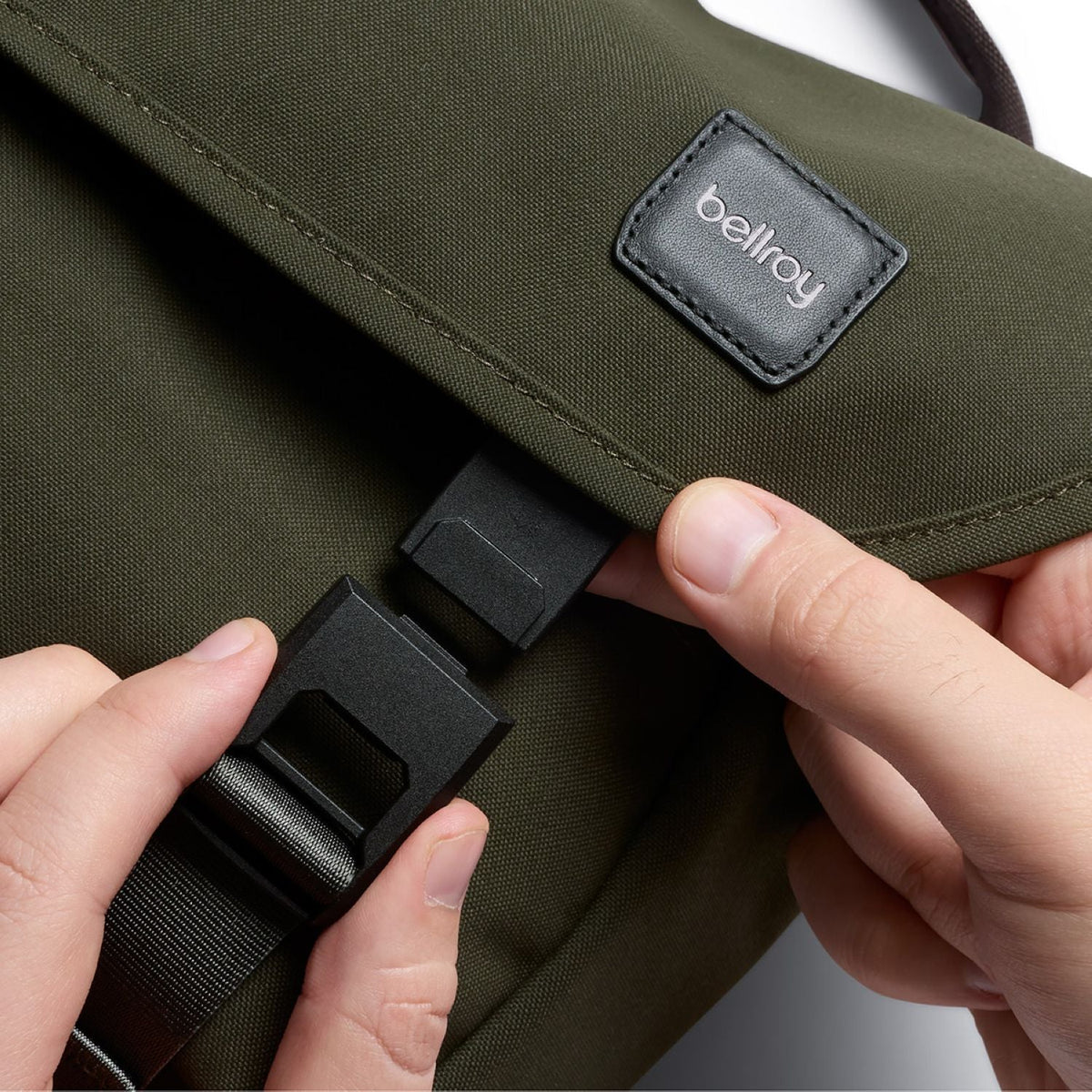 Bellroy Classic Messenger 6L - Olive