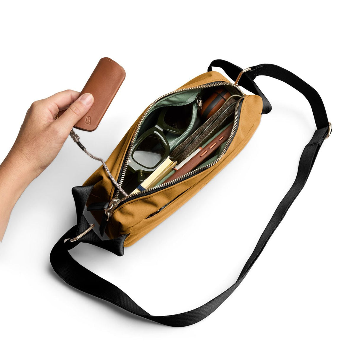 Bellroy Classic Sling 3L - Camel