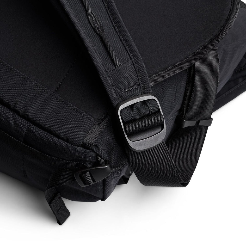 Bellroy Venture Messenger 16" - Black