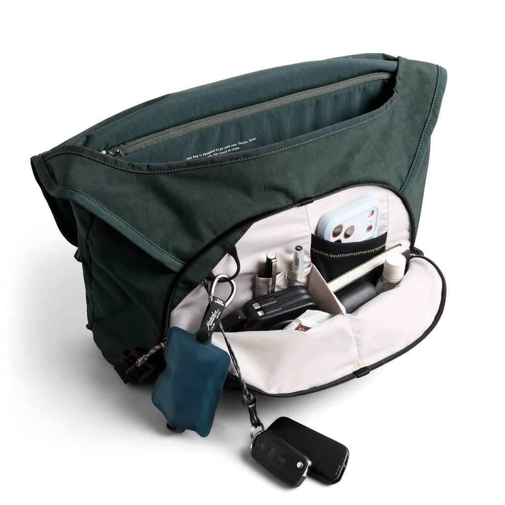 Bellroy Venture Messenger 16" - Deep Ocean
