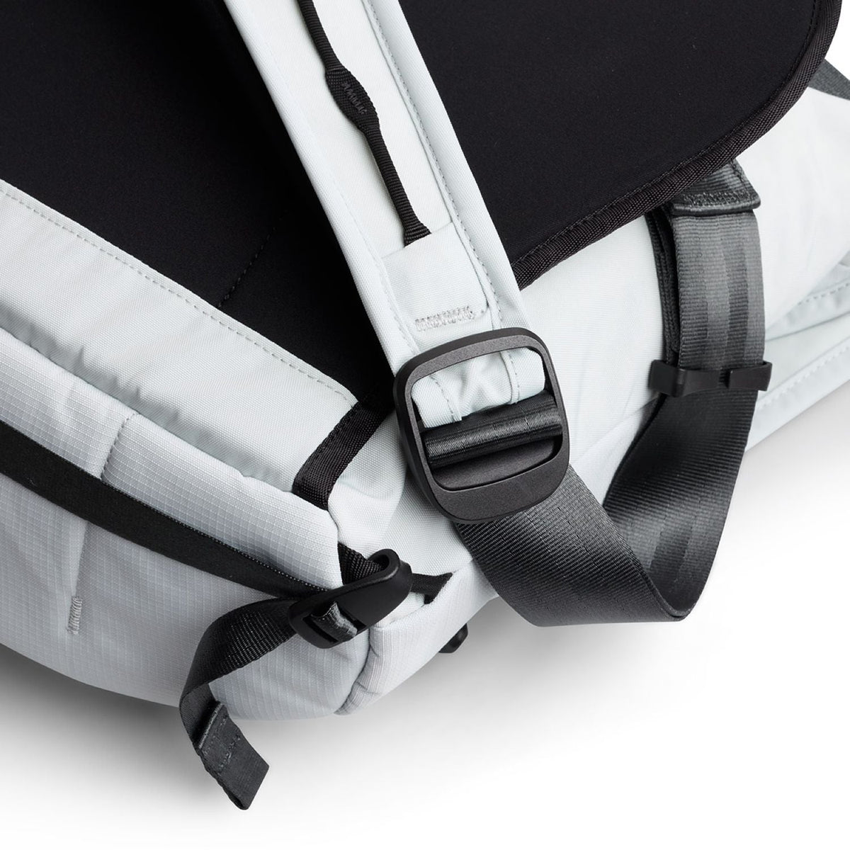 Bellroy Venture Messenger 16" - Fog