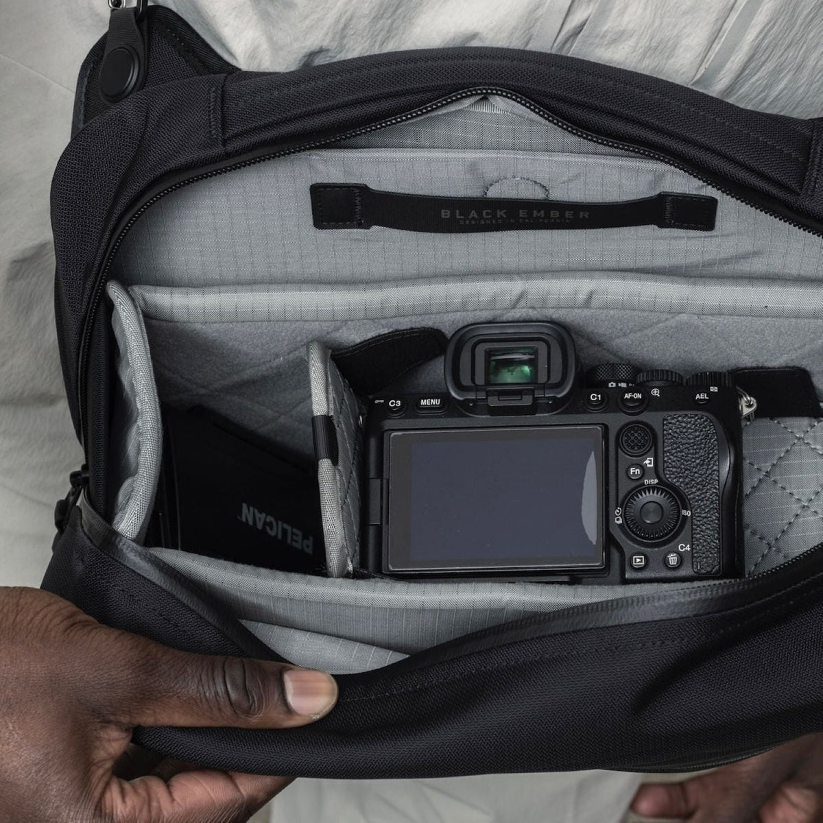 Black Ember Grip Sling 9 Camera Insert - Silver Mate